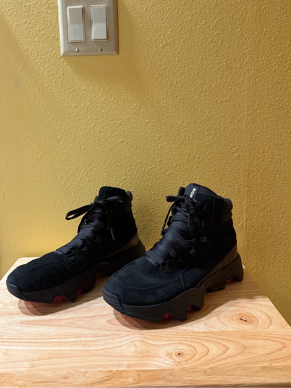 SOREL Kinetic Impact Conquest Aurora Waterproof Boots Black 8.5
